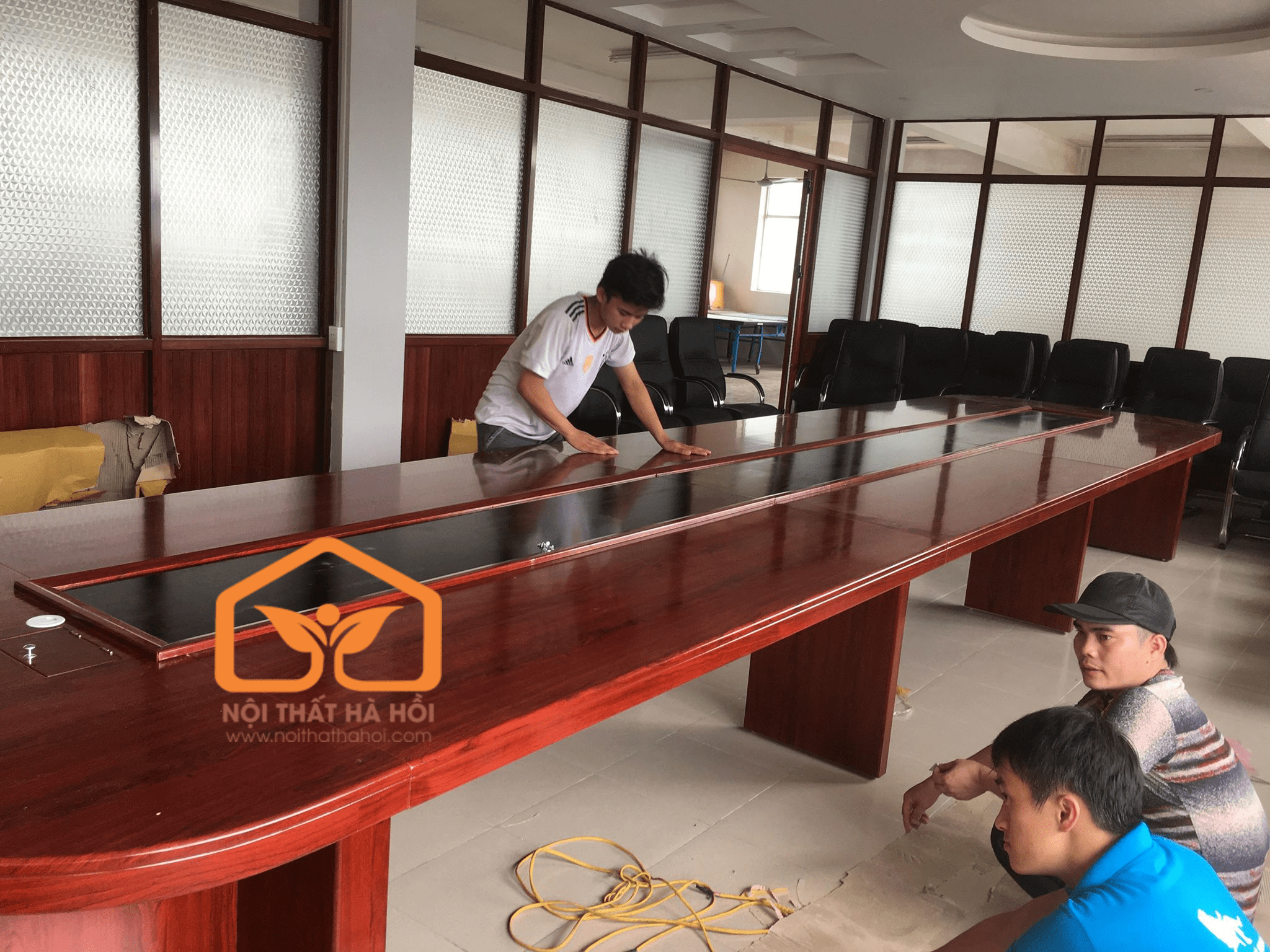 Bàn họp nâu cao cấp cỡ lớn đặt theo yêu cầu