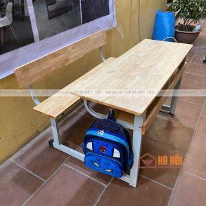 Bộ bàn học sinh liền ghế có tựa gỗ cao su HS06A