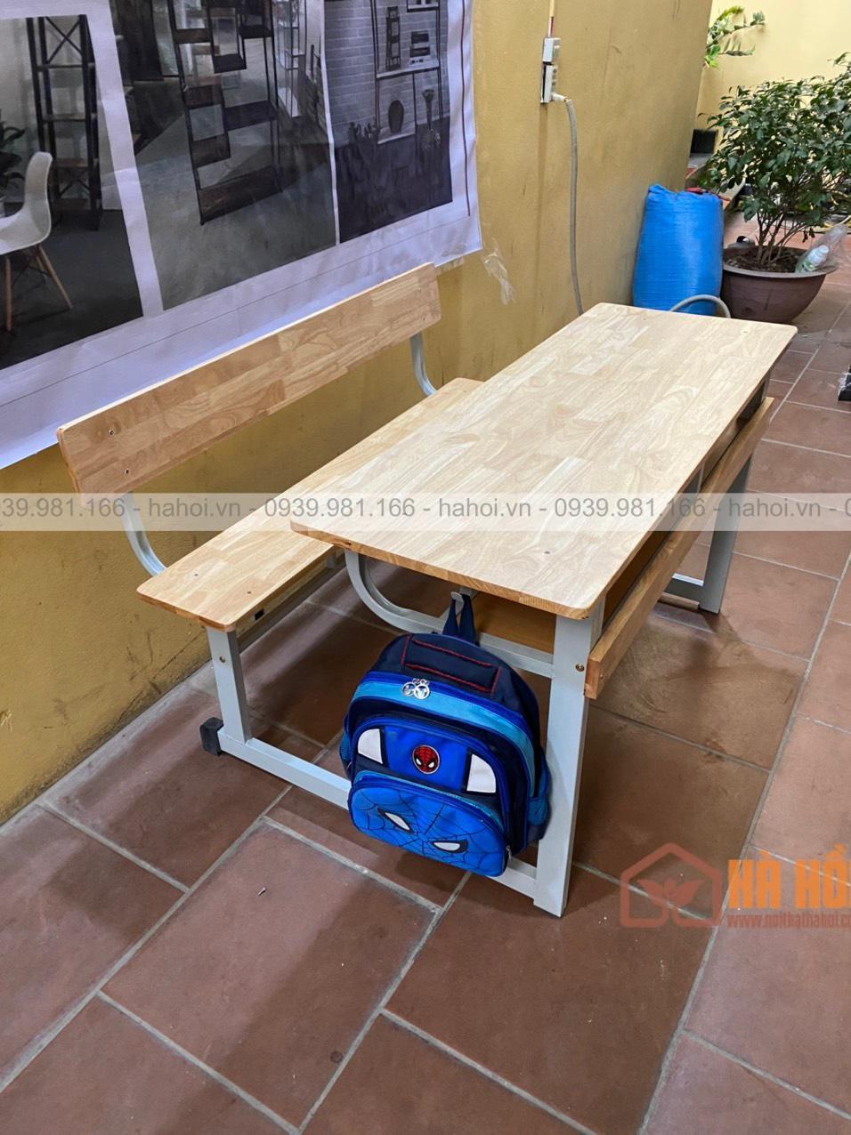 Bộ bàn học sinh liền ghế có tựa gỗ cao su HS06A