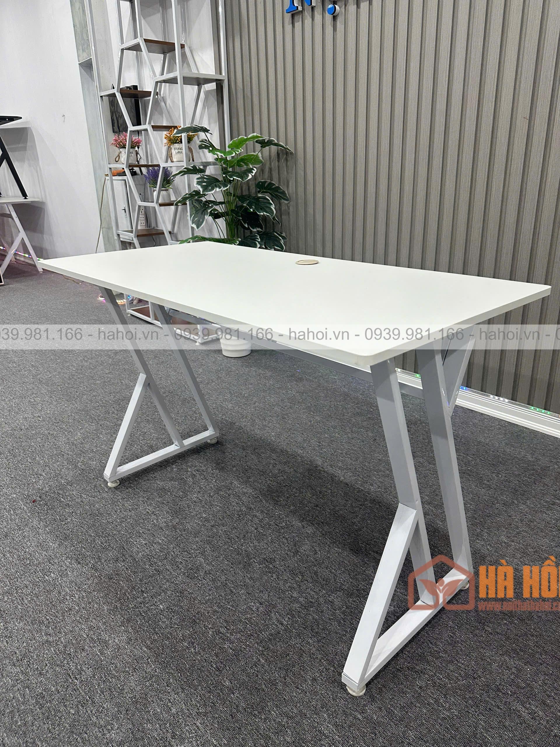 Bàn gaming chữ X hiện đại