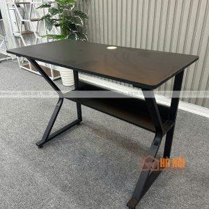 Bàn gaming chữ K có giá sách